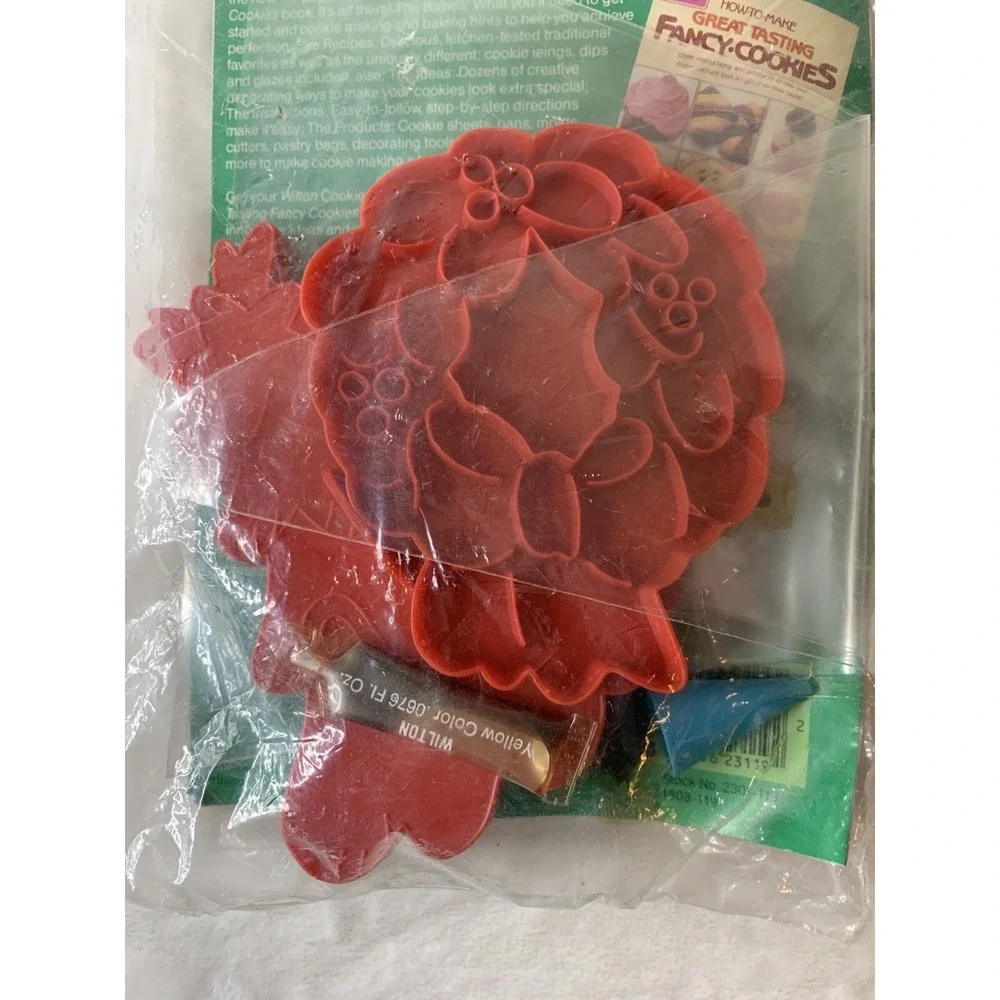 1984 Wilton Christmas Tree &‎ Wreath Cookie Making Cutter Mold Treats Gifts NOS